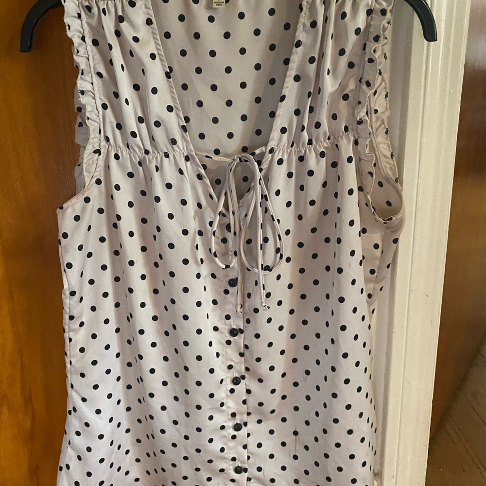 Sleeveless buttoned down blouse